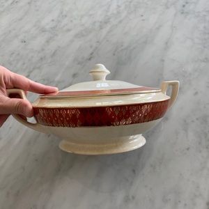 The Cronin China Co. pot w/ lid 22 karat gold